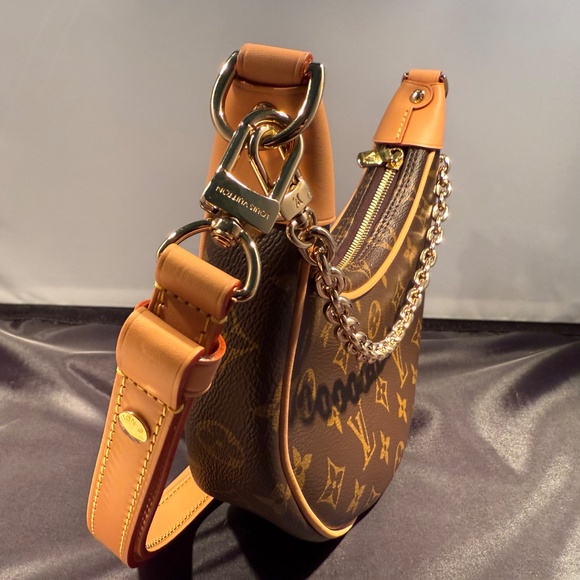 *NEW* Louis Vuitton LV Monogram Loop Hobo AUTHENTIC (w/chain & leather straps) - Picture 6 of 13